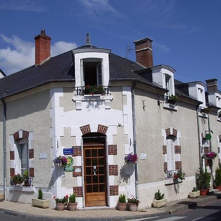 Les Glycines Bed and Breakfast Plaimpied-Givaudins Εξωτερικό φωτογραφία