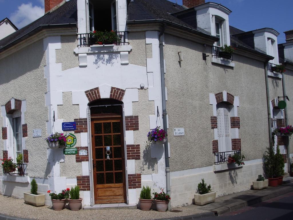 Les Glycines Bed and Breakfast Plaimpied-Givaudins Εξωτερικό φωτογραφία