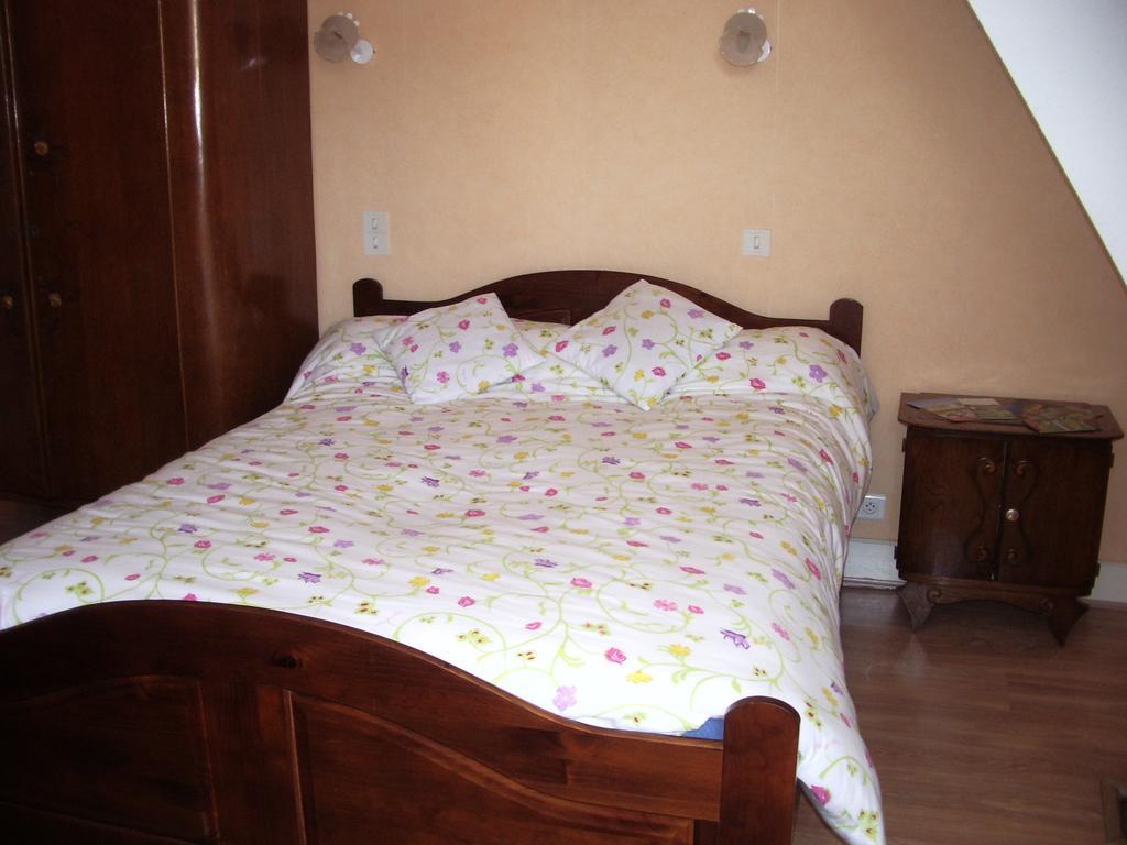 Les Glycines Bed and Breakfast Plaimpied-Givaudins Εξωτερικό φωτογραφία