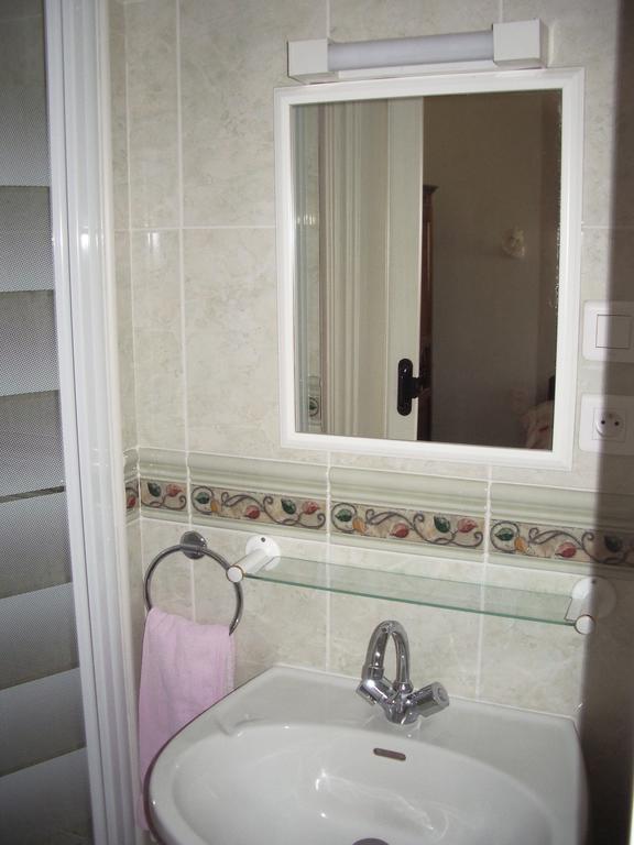 Les Glycines Bed and Breakfast Plaimpied-Givaudins Εξωτερικό φωτογραφία