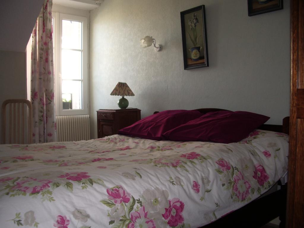 Les Glycines Bed and Breakfast Plaimpied-Givaudins Εξωτερικό φωτογραφία