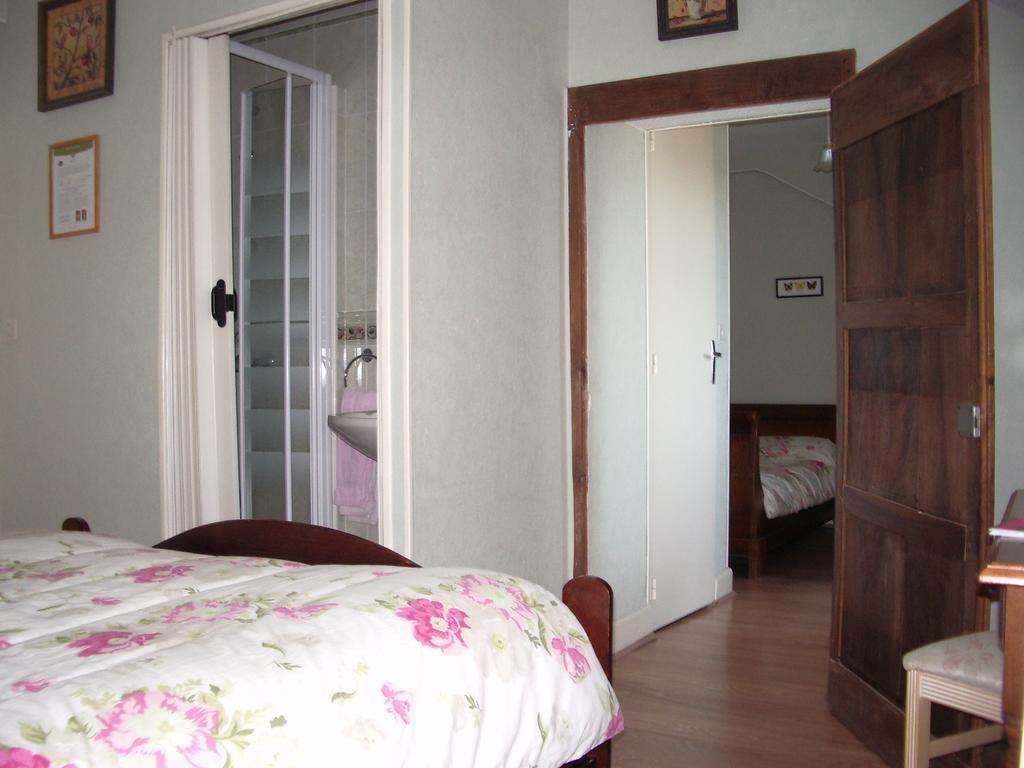 Les Glycines Bed and Breakfast Plaimpied-Givaudins Εξωτερικό φωτογραφία