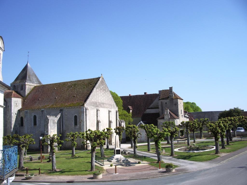 Les Glycines Bed and Breakfast Plaimpied-Givaudins Εξωτερικό φωτογραφία