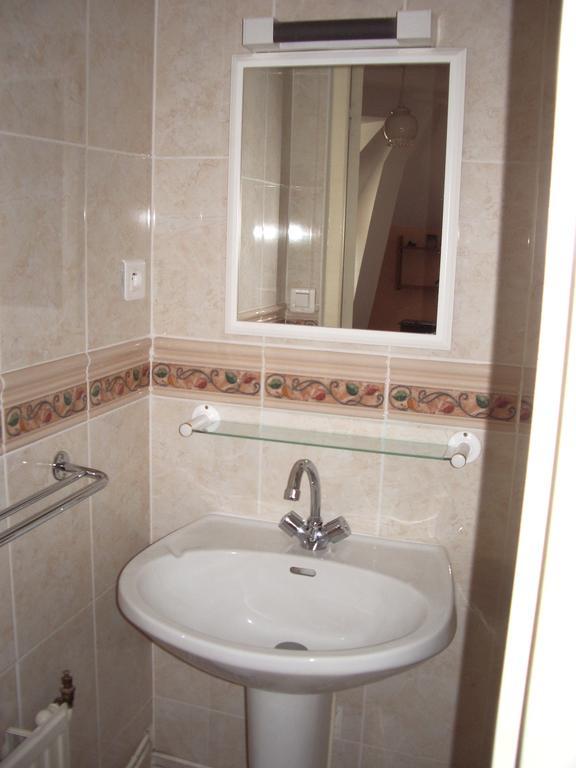 Les Glycines Bed and Breakfast Plaimpied-Givaudins Εξωτερικό φωτογραφία